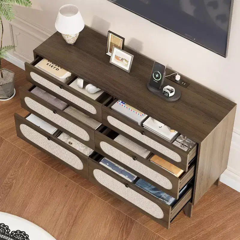 1-Comò da Montare in Rattan a 6 Cassetti con Prese di Corrente e Porte USB, Mobile Contenitore in Legno per Camera da Letto