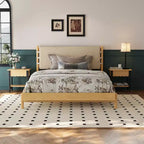 Letto a piattaforma in legno di gomma Mid-Century con testiera a cinghie in similpelle | Queen & King