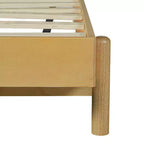 Letto a piattaforma in legno di gomma Mid-Century con testiera a cinghie in similpelle | Queen & King